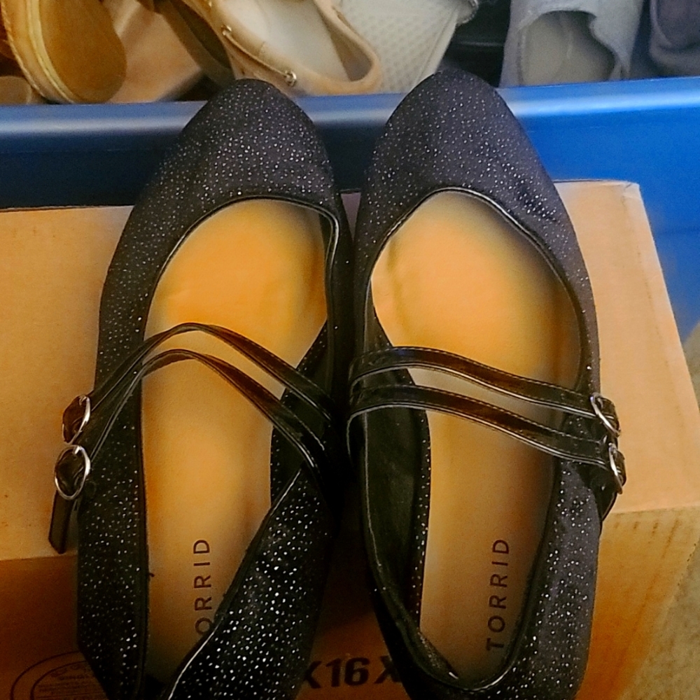 torrid wide width size 9 flats black with sparkles